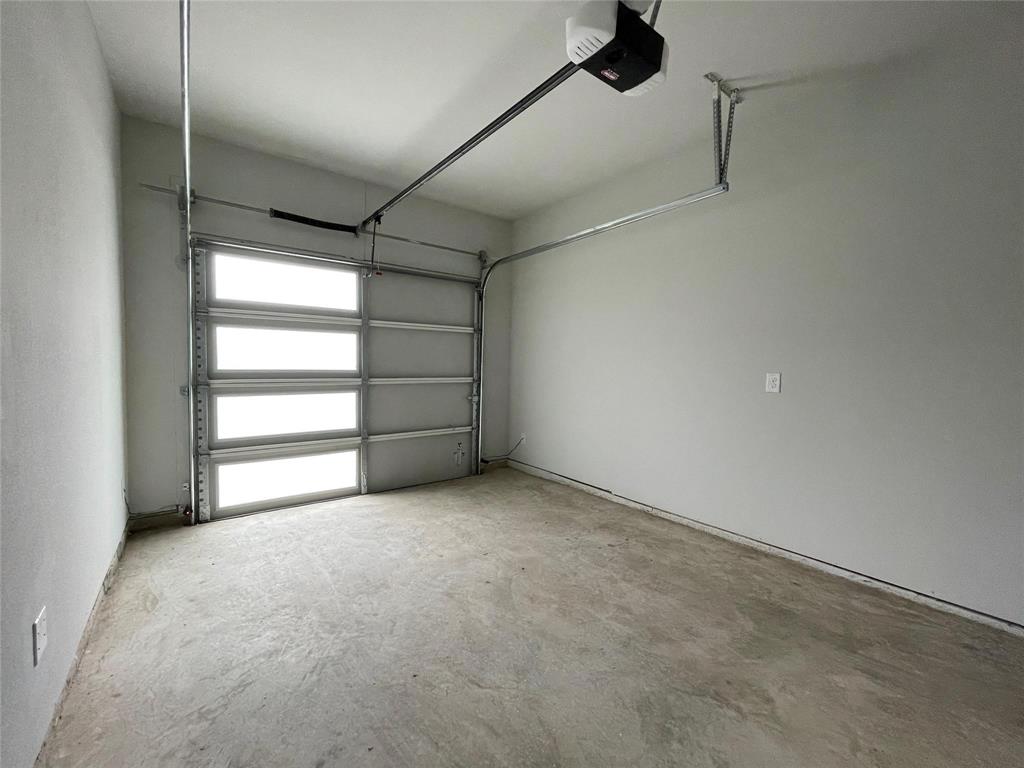 2417 N Winnetka Avenue Property Photo 28