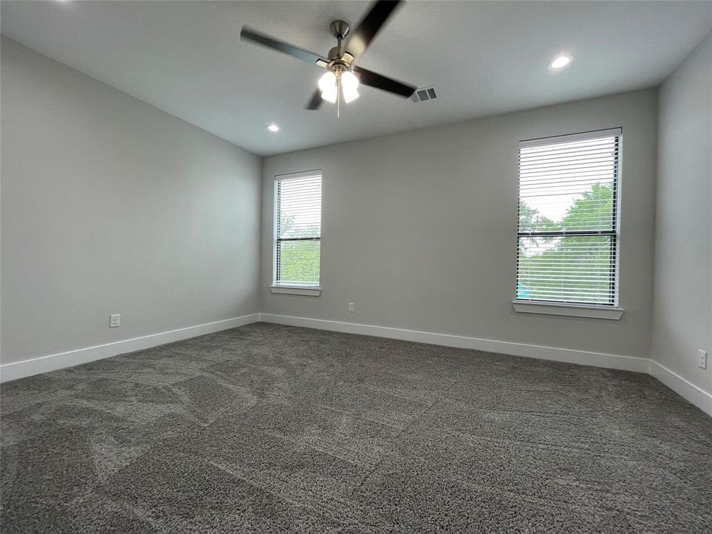 2417 N Winnetka Avenue Property Photo 29