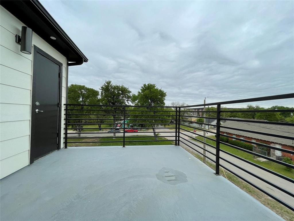 2417 N Winnetka Avenue Property Photo 31