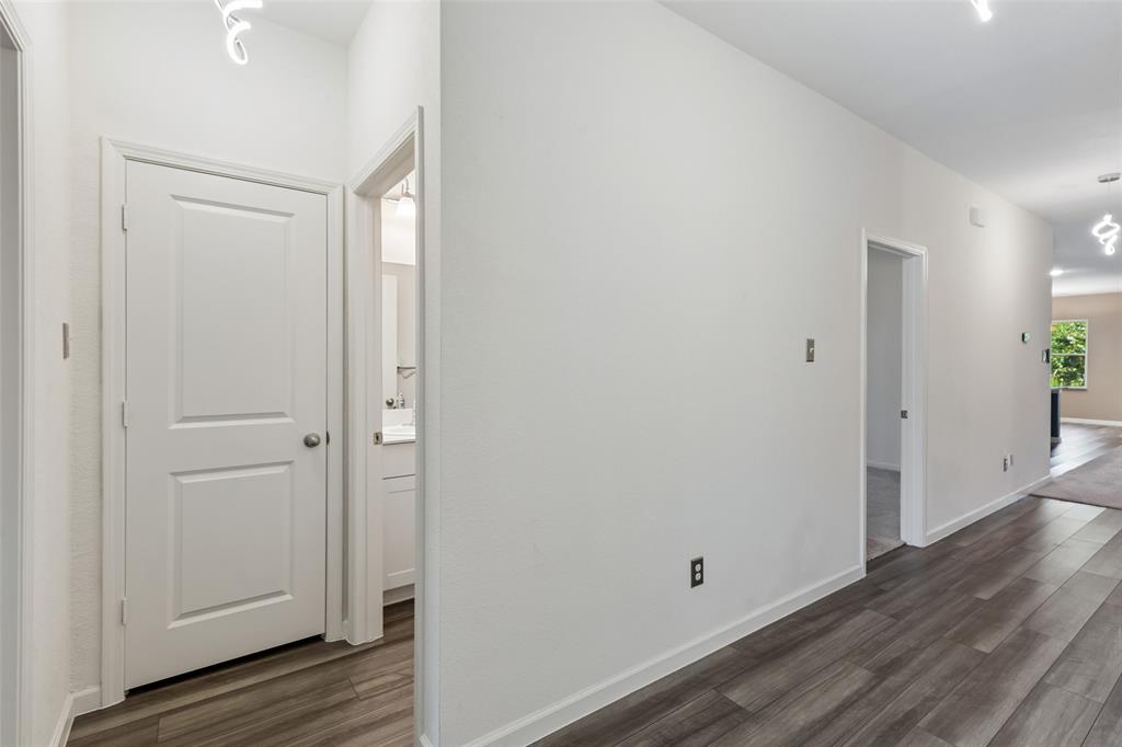 409 Stone Creek Boulevard Property Photo 6