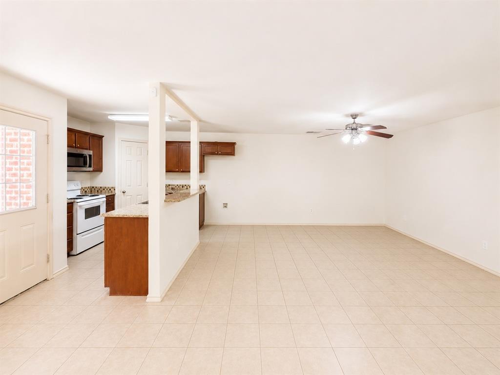 907 Parkplace Ridge Property Photo 4