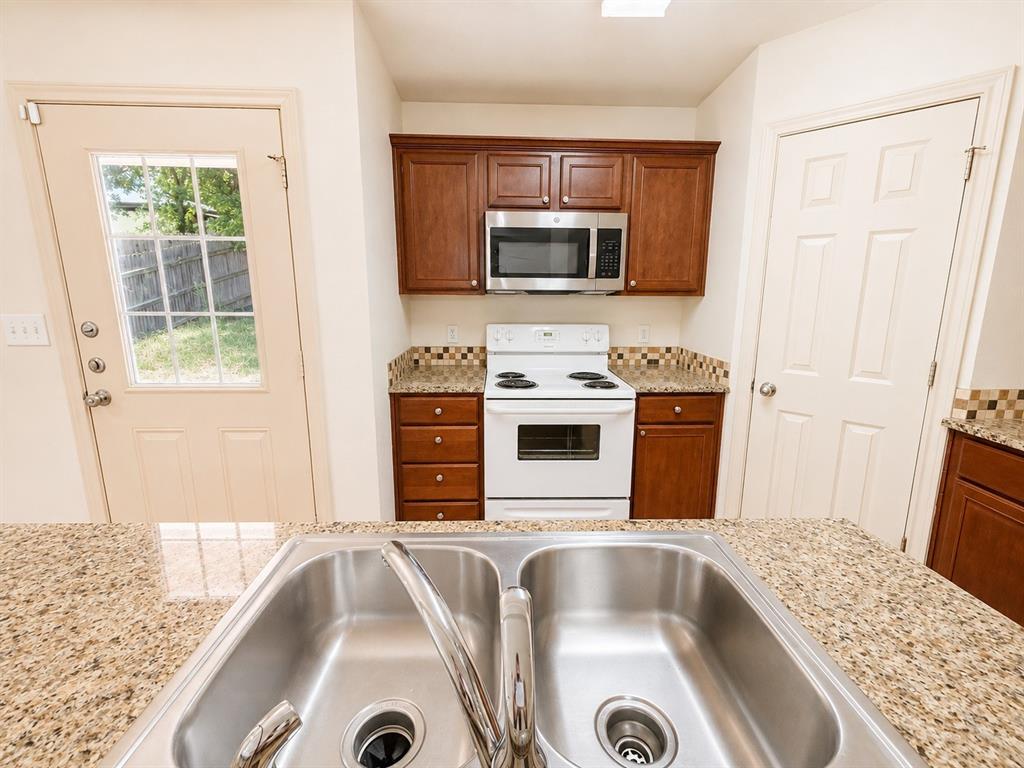 907 Parkplace Ridge Property Photo 6