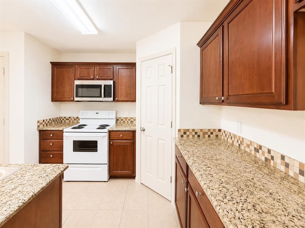907 Parkplace Ridge Property Photo 7