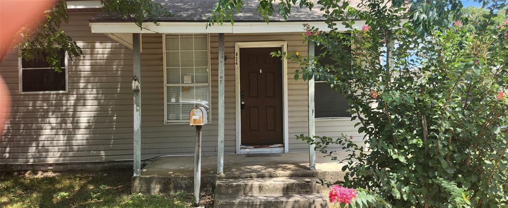 824 Carver Street Property Photo 3