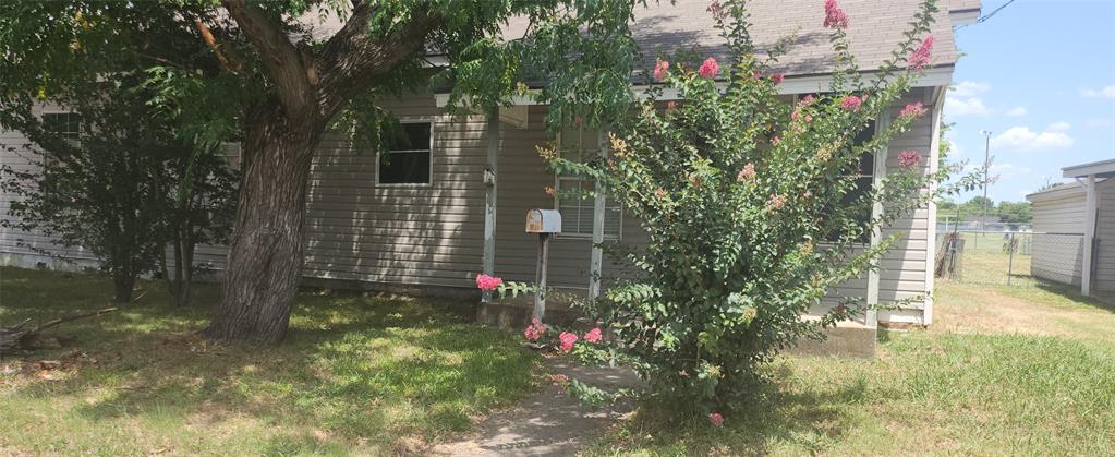824 Carver Street Property Photo 4