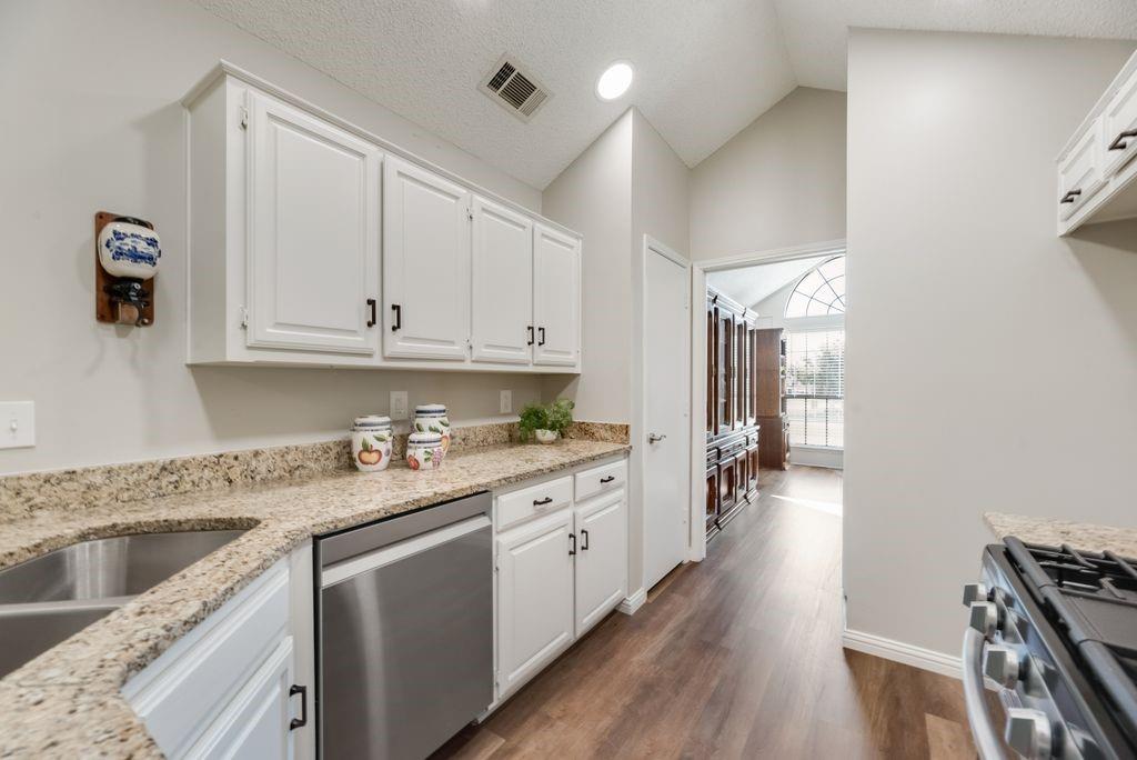 5021 Marcus Drive Property Photo 3