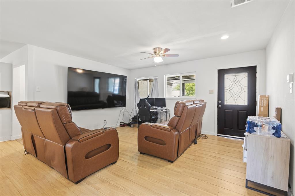 1706 Summit Street Property Photo 4