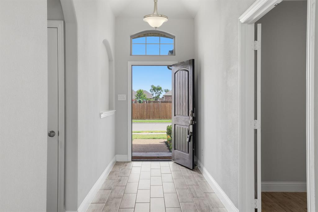 2911 Diamondback Drive Property Photo 4
