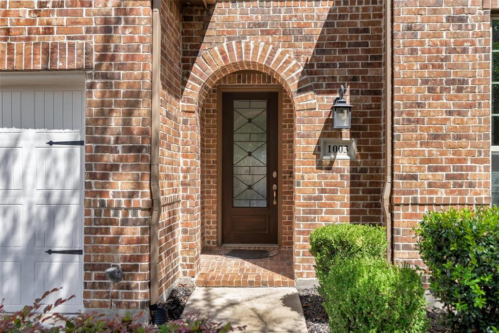 1003 Edgefield Lane Property Photo 2