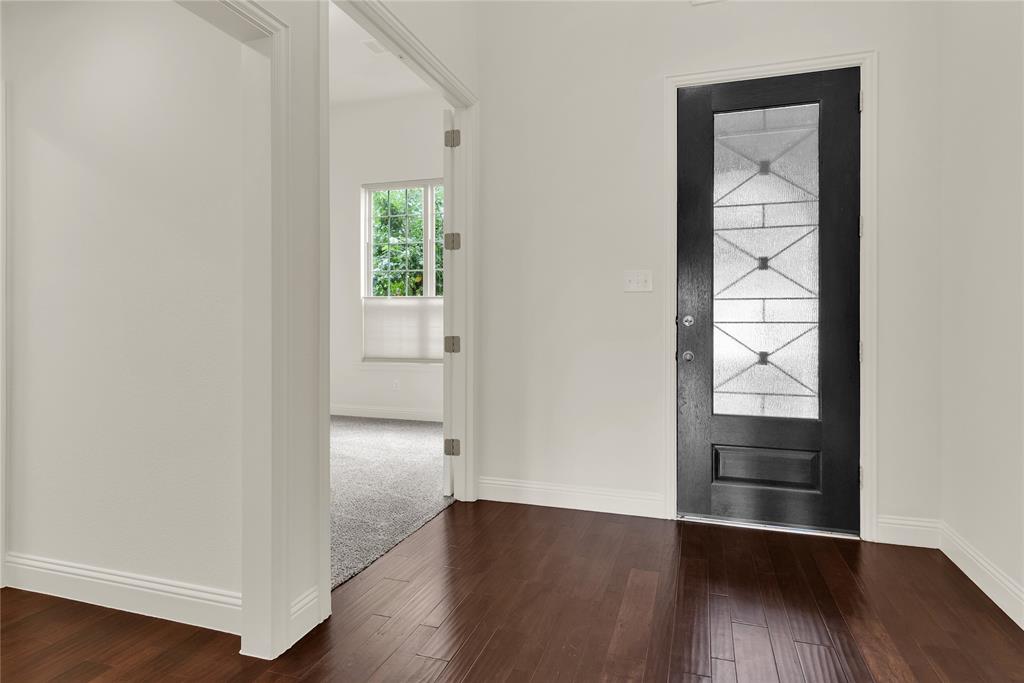 1003 Edgefield Lane Property Photo 3