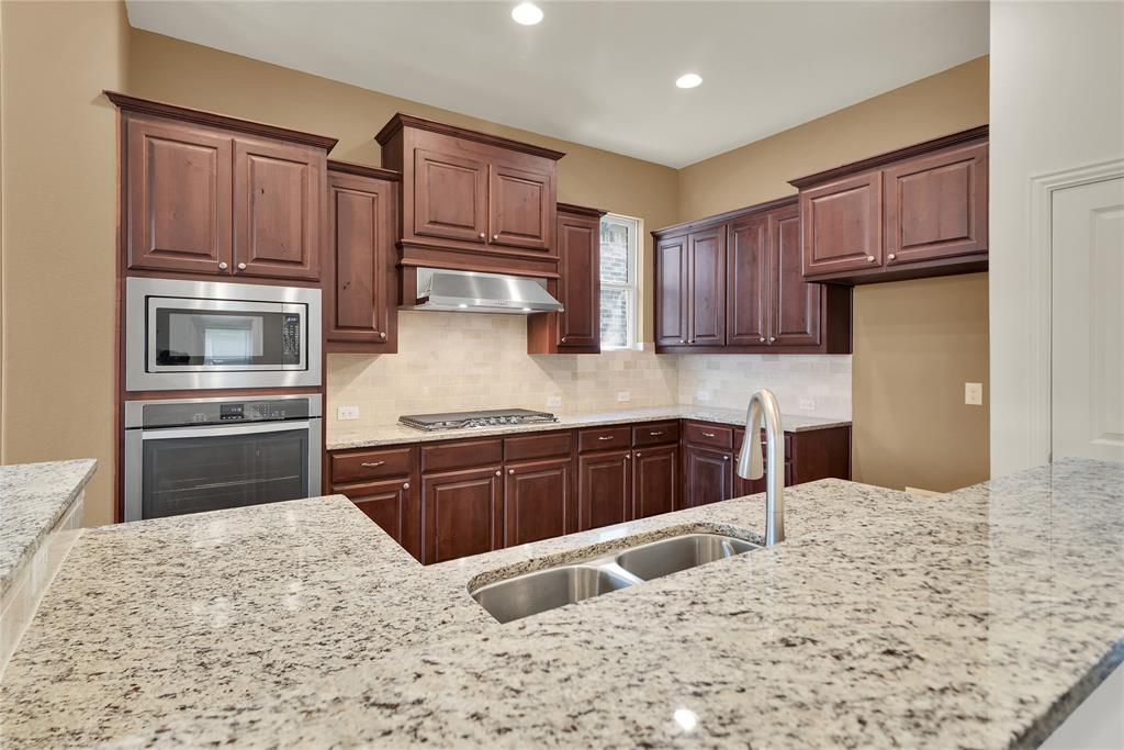 1003 Edgefield Lane Property Photo 4