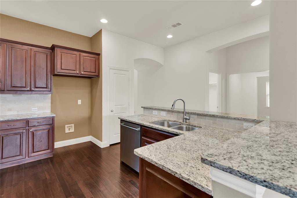 1003 Edgefield Lane Property Photo 6