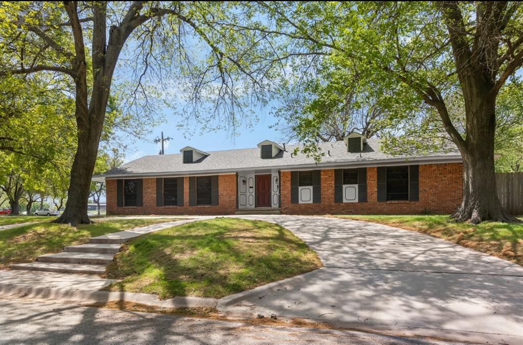 800 Western Hills Drive Property Photo 1