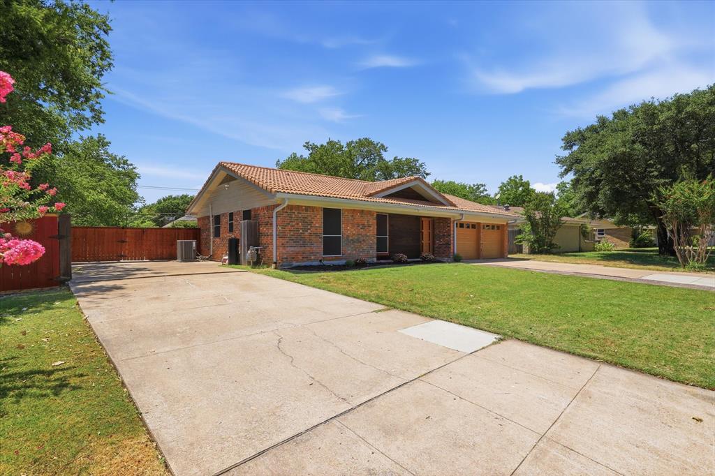 2237 Shady Brook Drive Property Photo 4