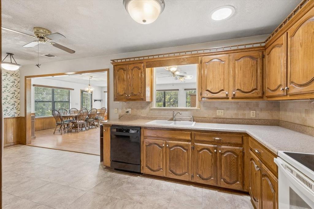 1160 County Road 2425 Property Photo 8