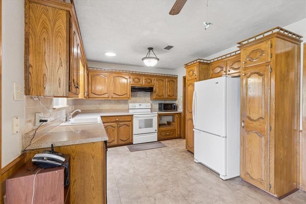 1160 County Road 2425 Property Photo 9
