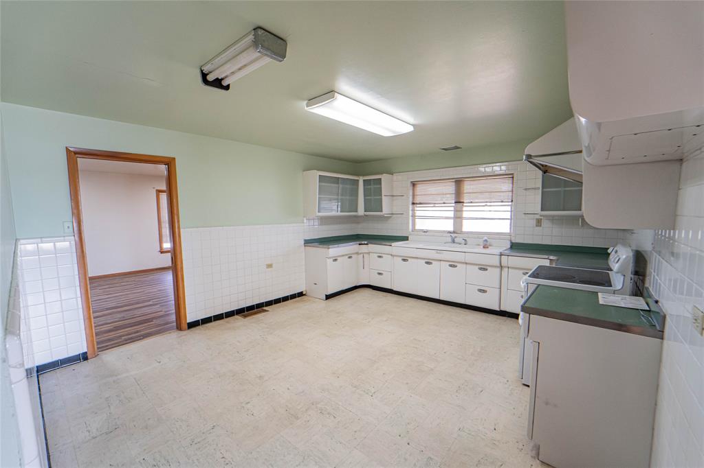514 W Walker Street Property Photo 6