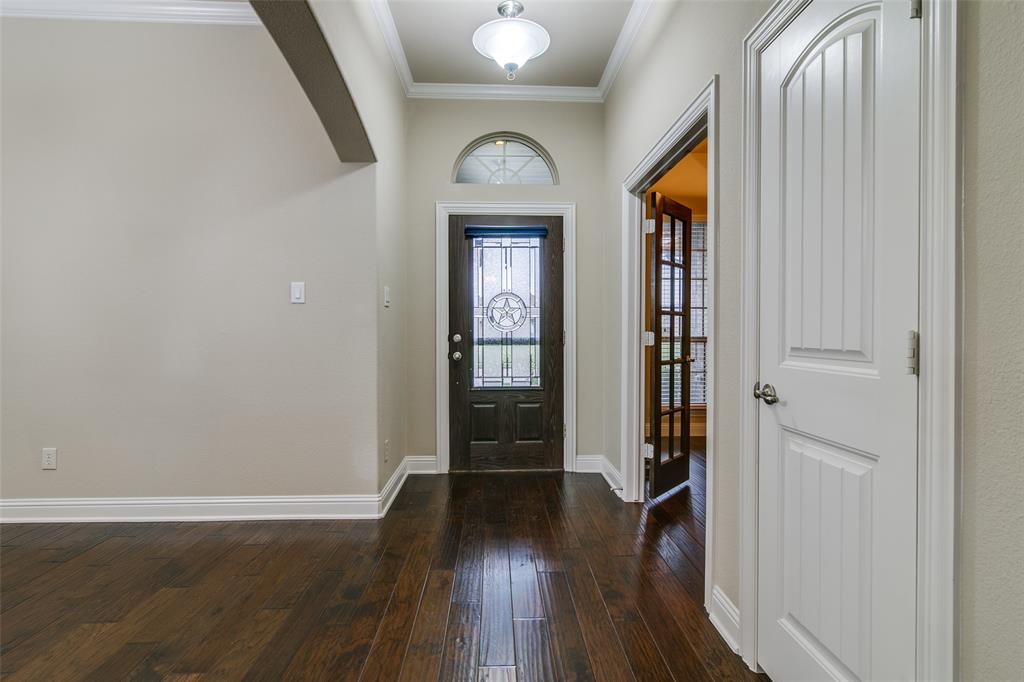 691 Kensington Place Property Photo 3