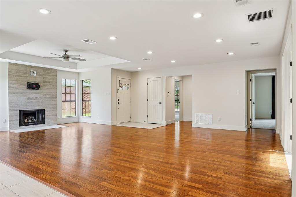 14815 Surveyor Boulevard Property Photo 4