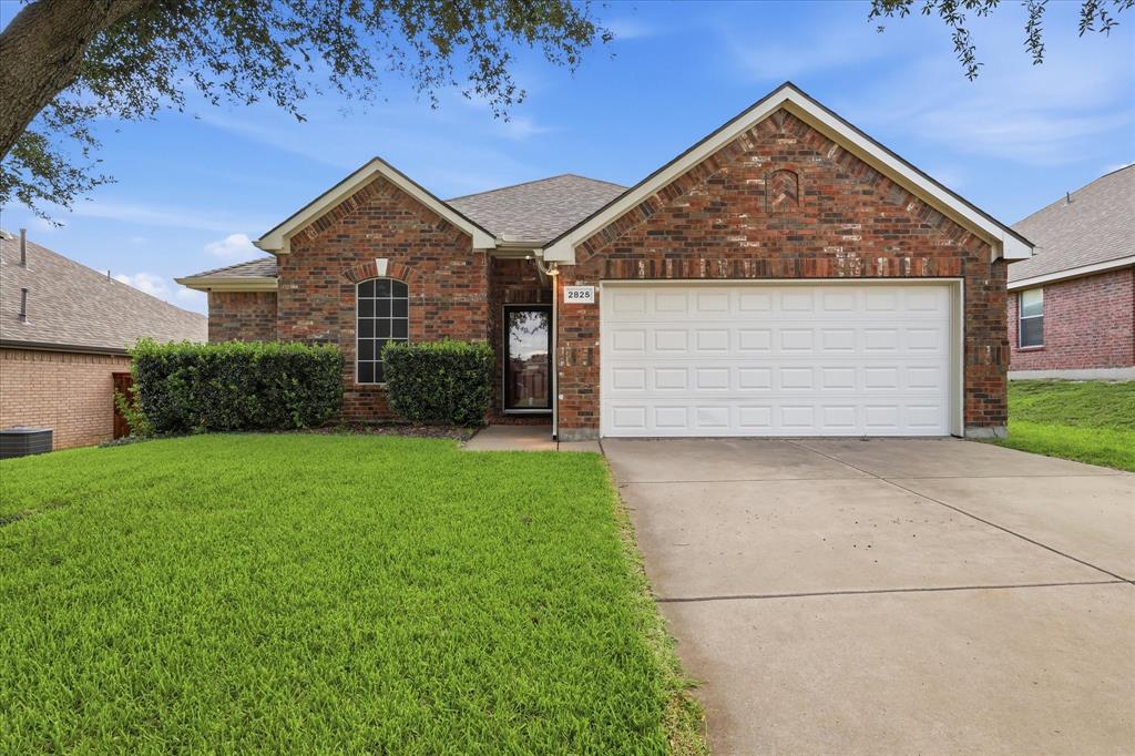 2825 Saddlebred Trail Property Photo 3