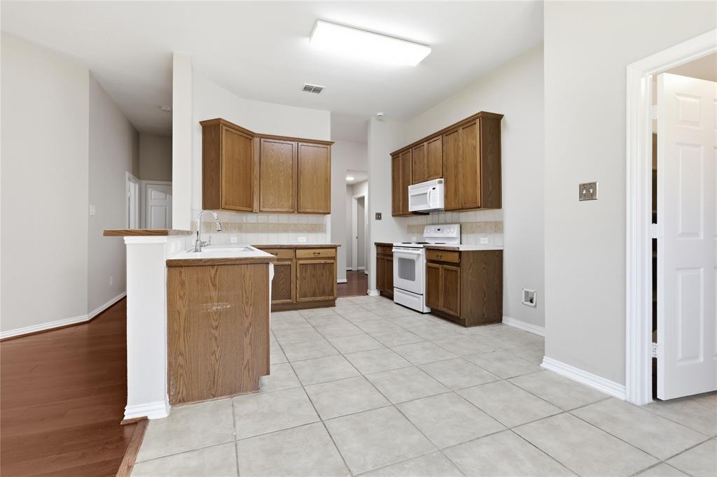 2713 Dawn Spring Drive Property Photo 9