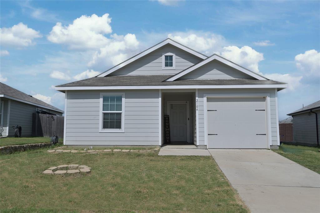 2104 Mackinac Lane Property Photo 1