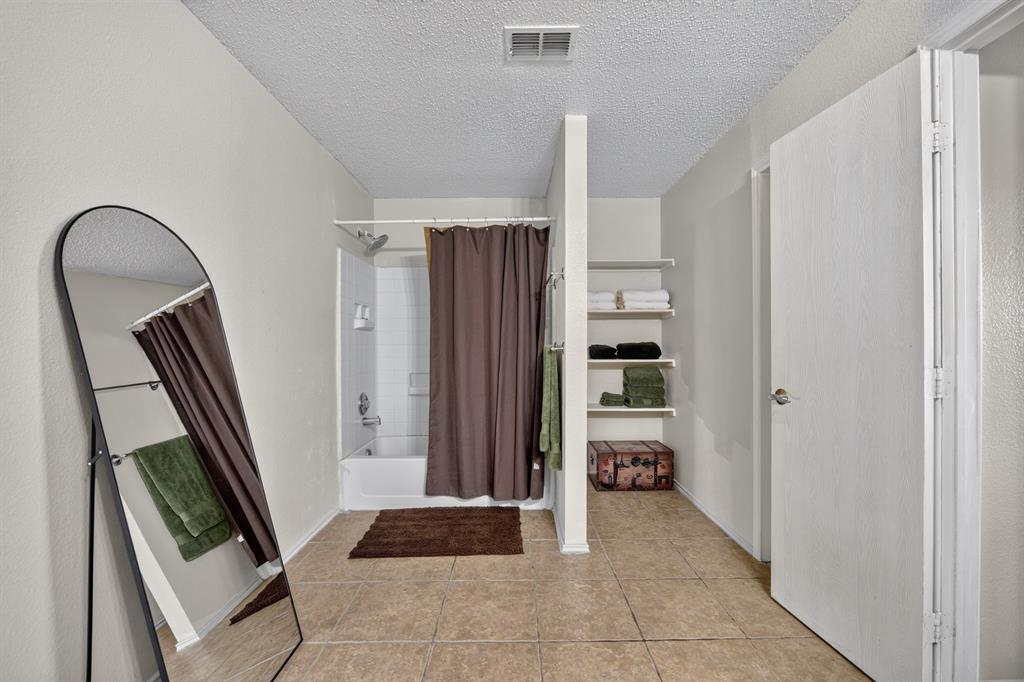 4617 Waterford Property Photo 15