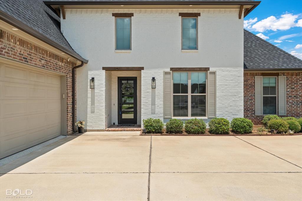 176 N Canal Drive Property Photo 3