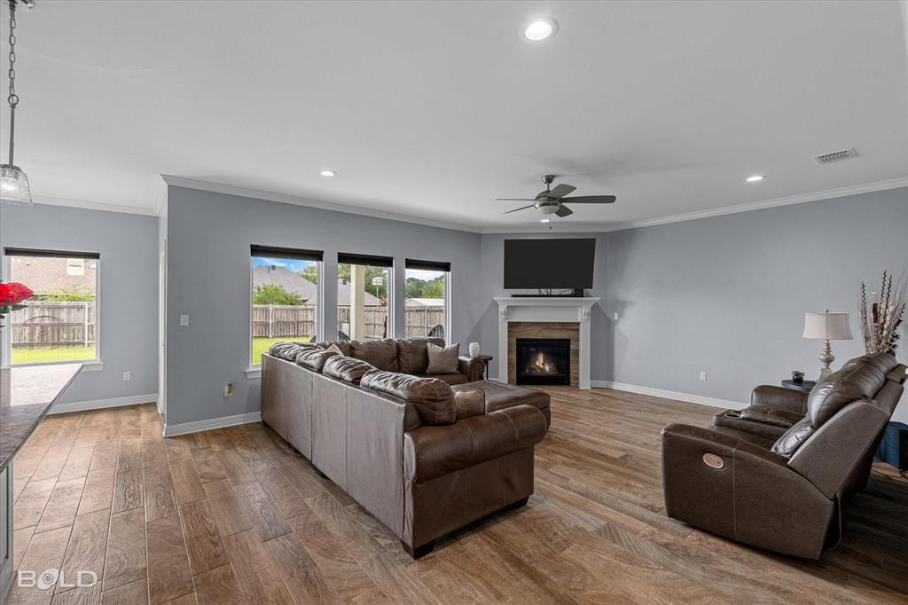 2054 Briar Hollow Property Photo 6