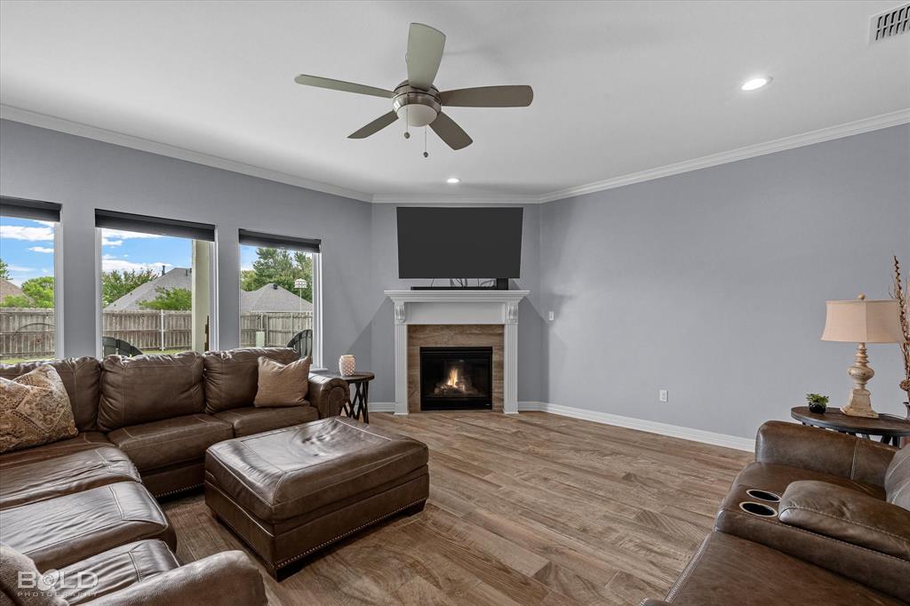 2054 Briar Hollow Property Photo 7