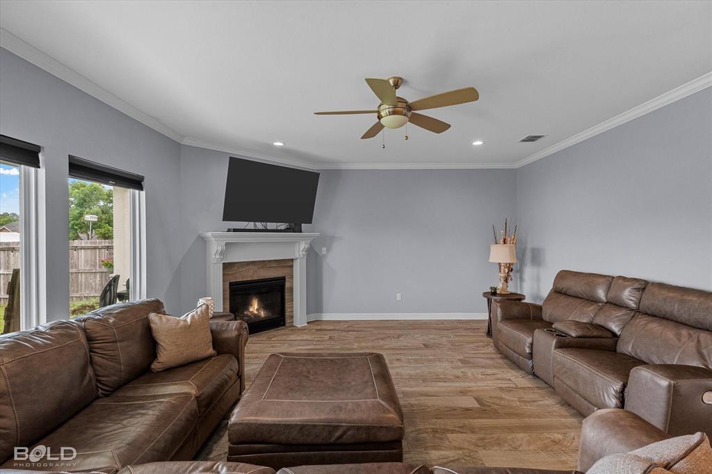 2054 Briar Hollow Property Photo 8