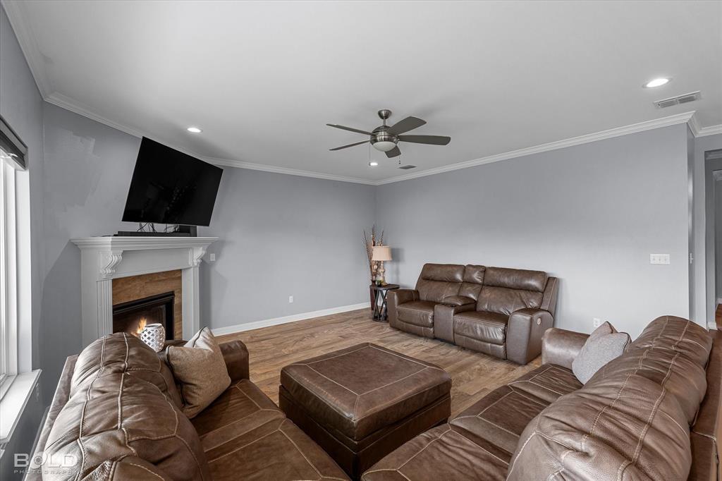 2054 Briar Hollow Property Photo 9