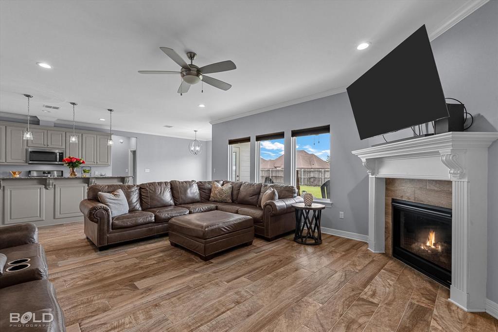 2054 Briar Hollow Property Photo 10
