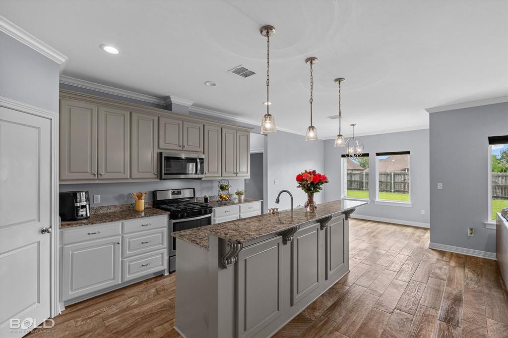 2054 Briar Hollow Property Photo 13