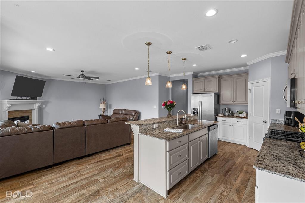2054 Briar Hollow Property Photo 16