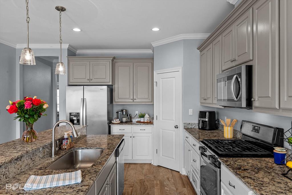 2054 Briar Hollow Property Photo 17