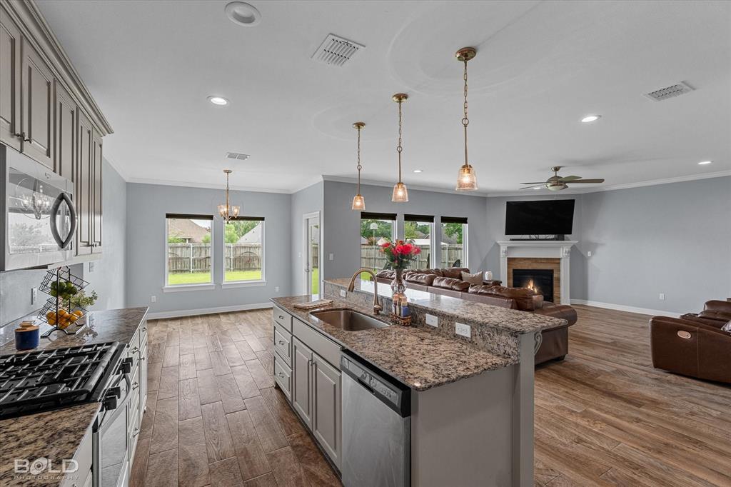2054 Briar Hollow Property Photo 18