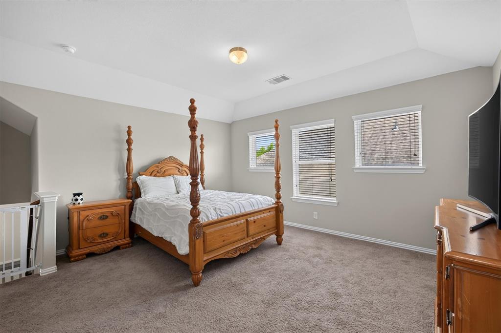 114 Woodridge Crossing Property Photo 32
