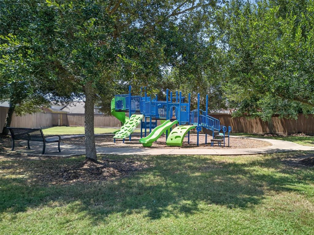 114 Woodridge Crossing Property Photo 37