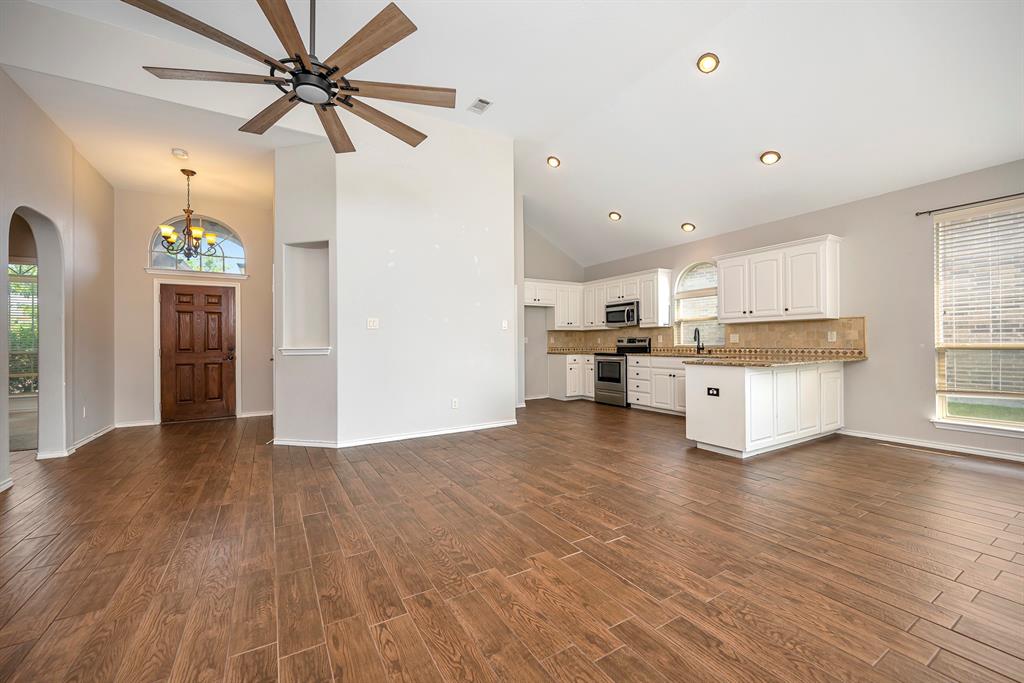 545 Wild Ivy Trail Property Photo 6