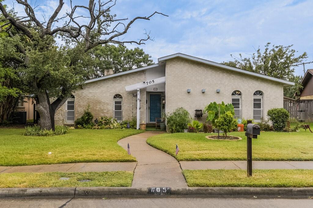 705 Bluebonnet Drive Property Photo 1