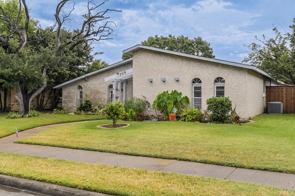 705 Bluebonnet Drive Property Photo 2