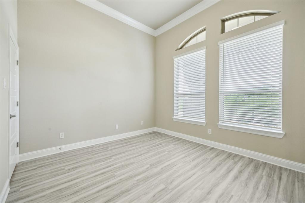 1004 Pearl Crescent Place Property Photo 3