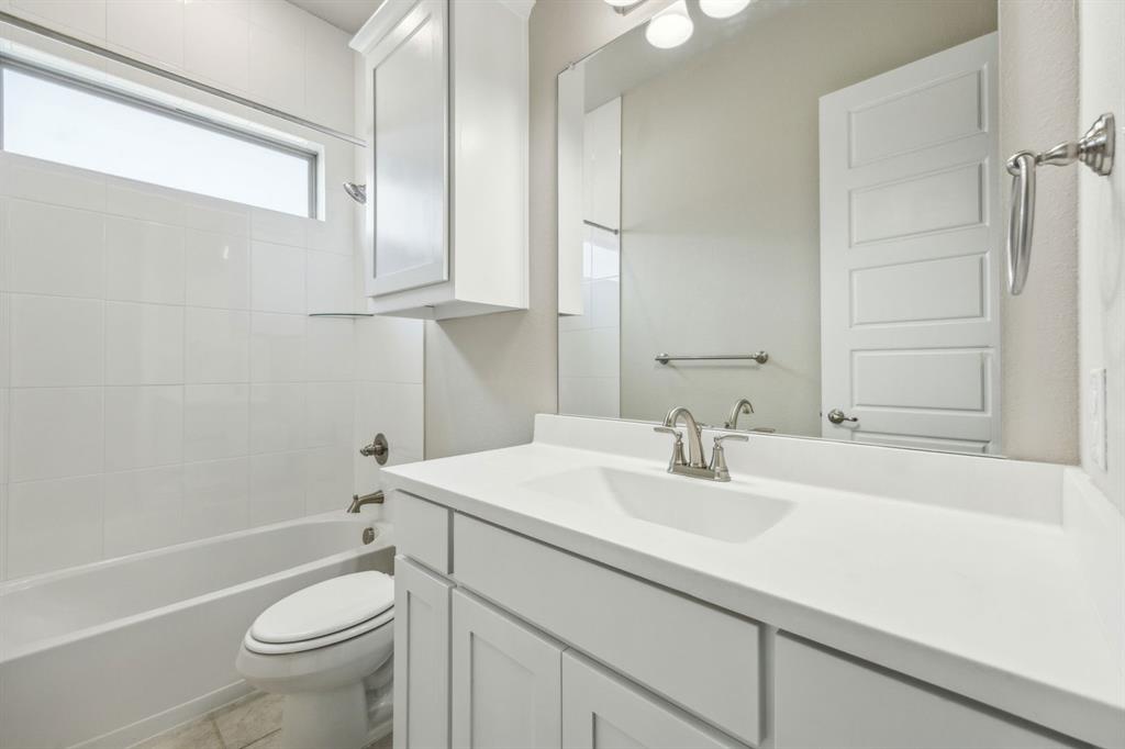1004 Pearl Crescent Place Property Photo 5