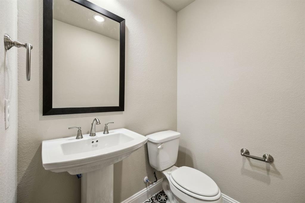1004 Pearl Crescent Place Property Photo 7