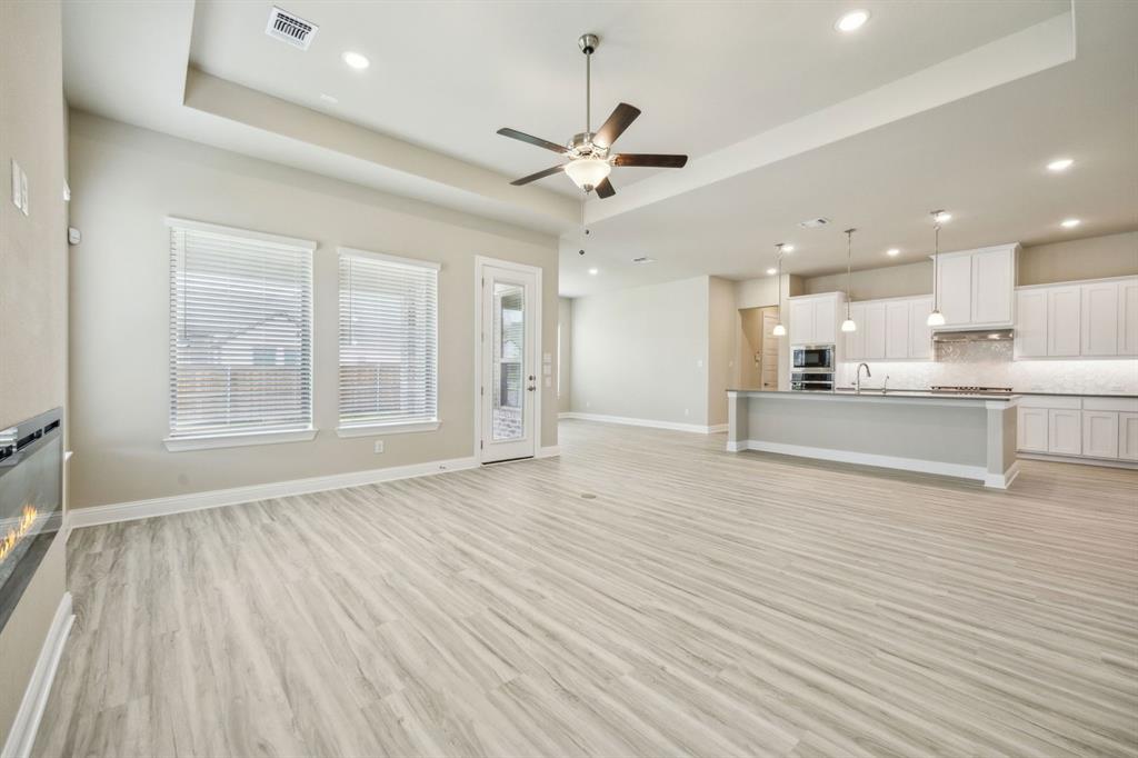 1004 Pearl Crescent Place Property Photo 9