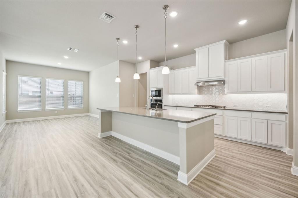1004 Pearl Crescent Place Property Photo 10