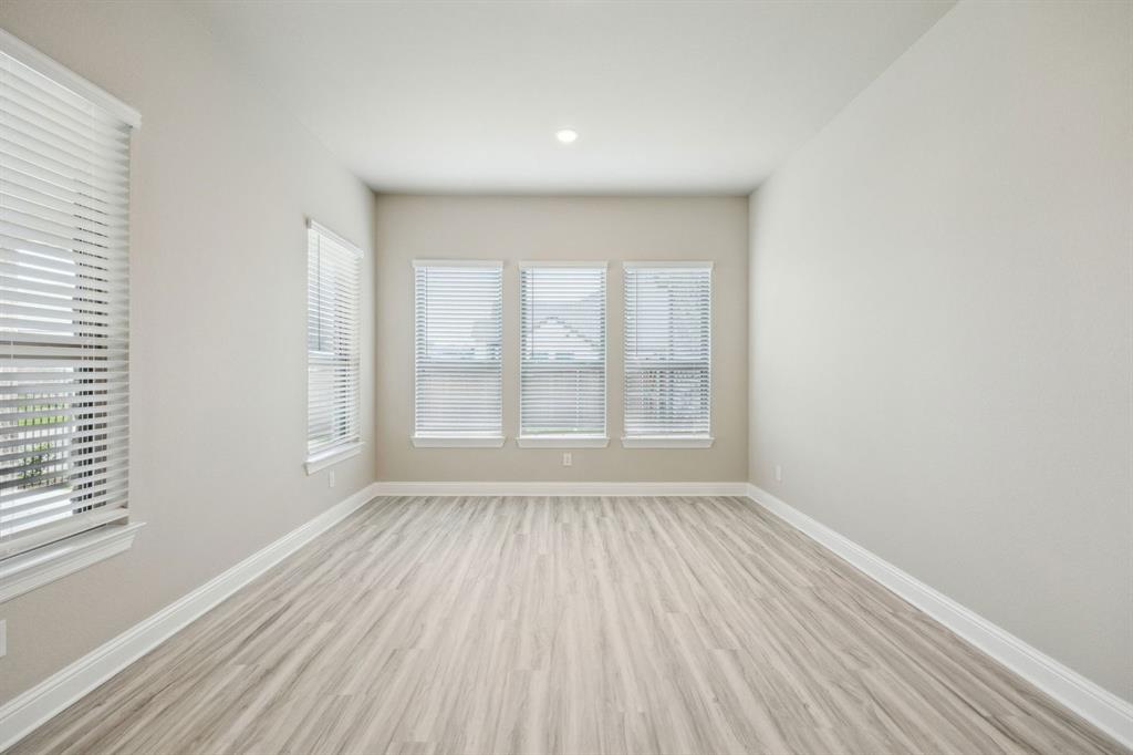 1004 Pearl Crescent Place Property Photo 13