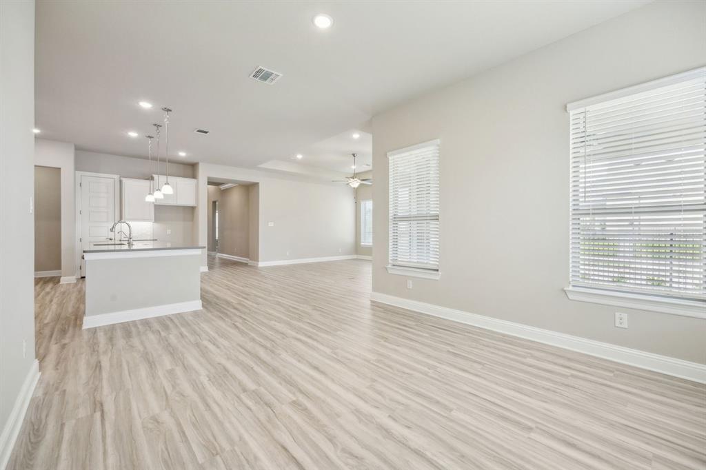 1004 Pearl Crescent Place Property Photo 14