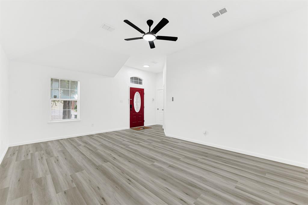 306 Lakefront Drive Property Photo 3